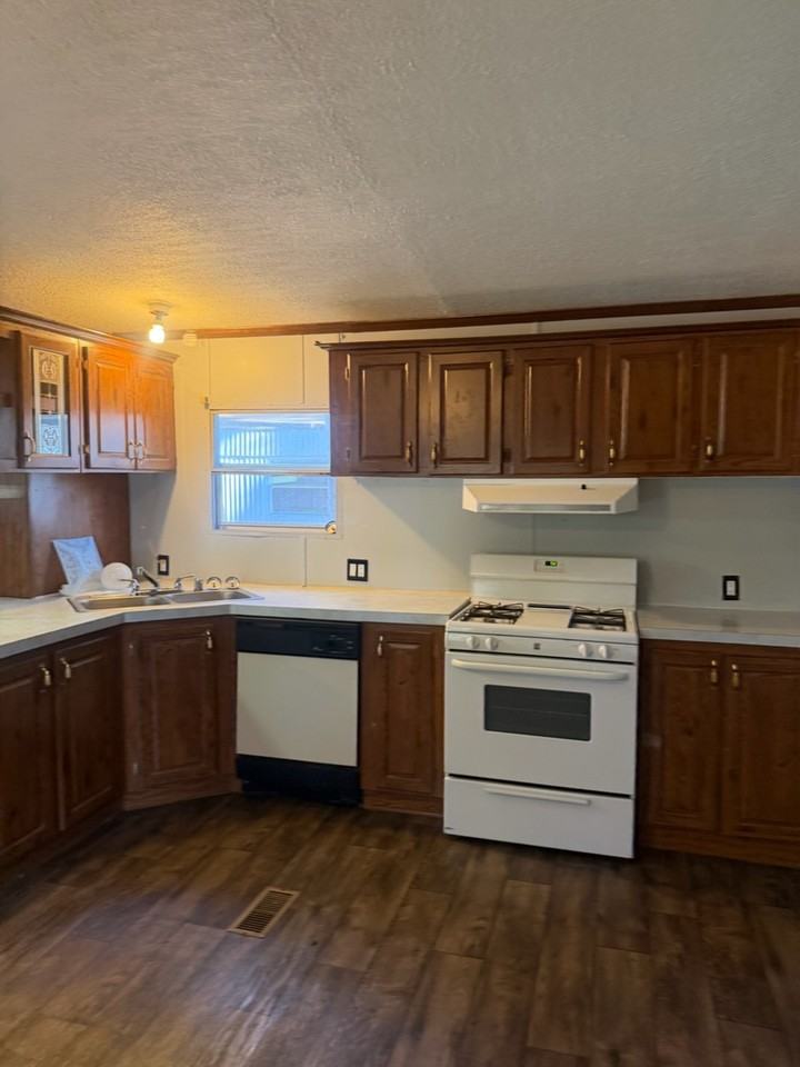 Whispering Pines Mobile Home - Photo 4 of 12