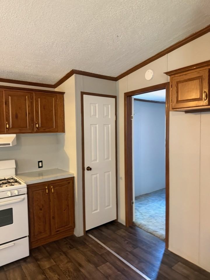 Whispering Pines Mobile Home - Photo 5 of 12
