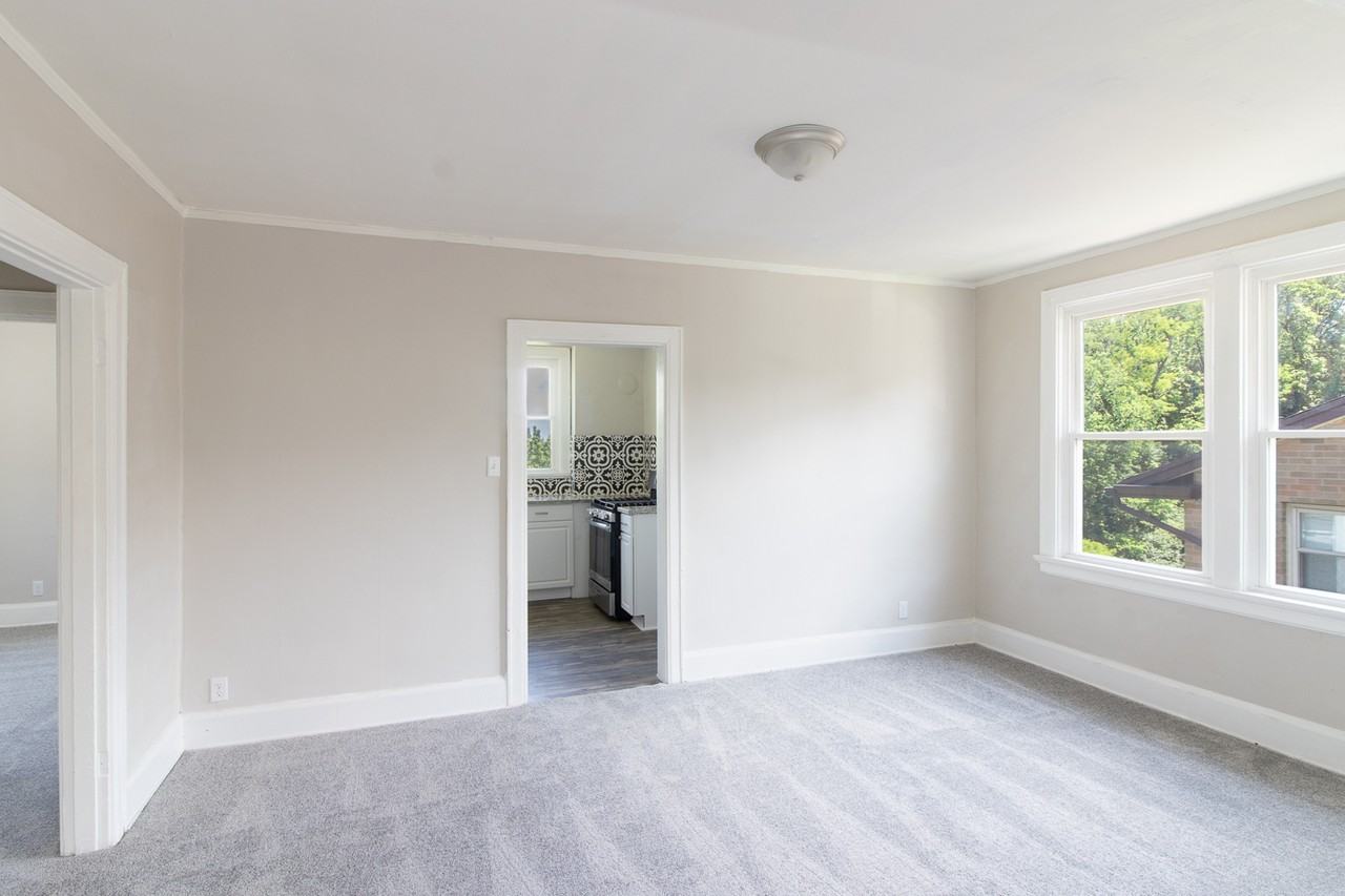 926 Mount Hope Avenue - Photo 2 of 17