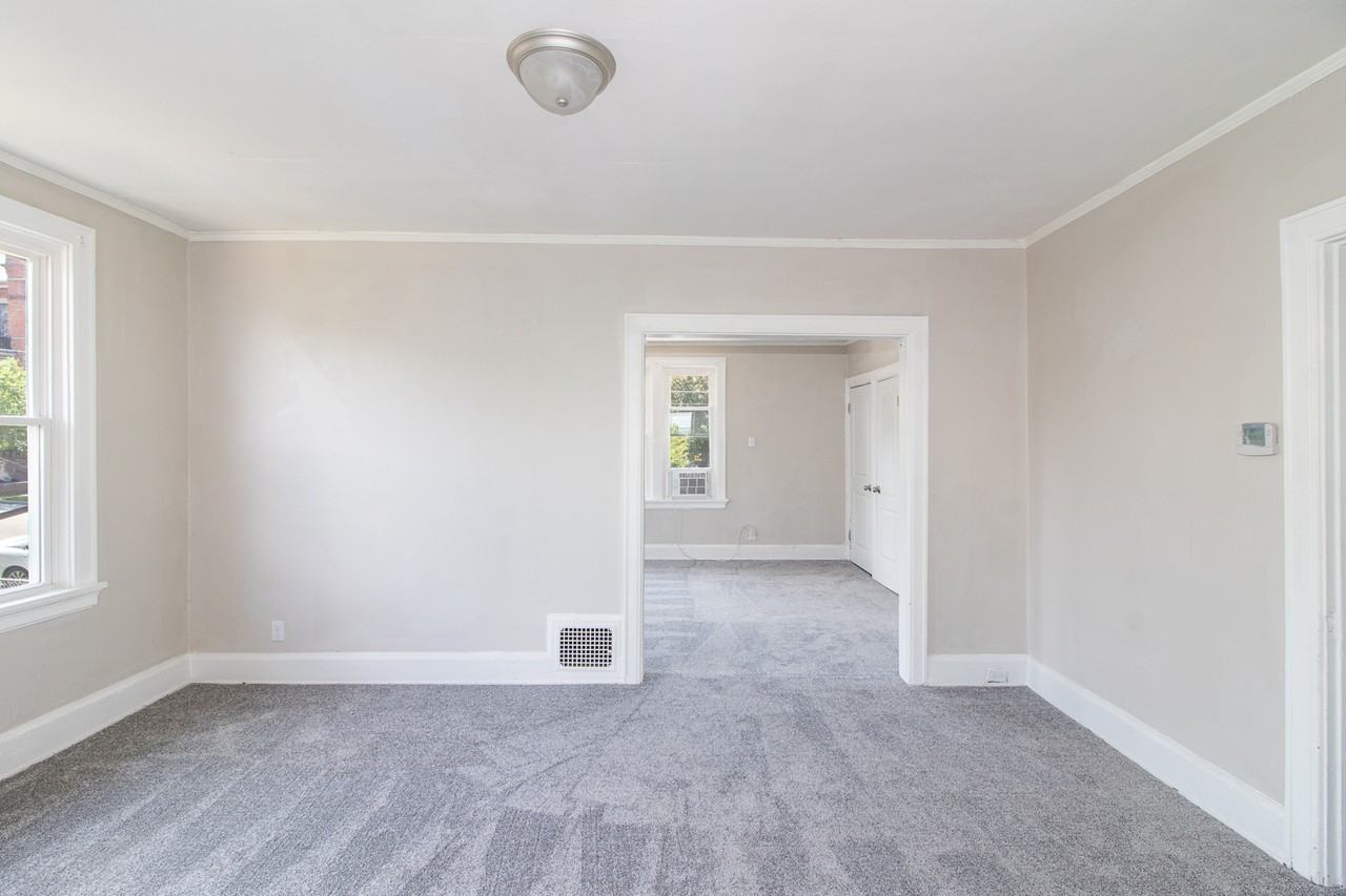 926 Mount Hope Avenue - Photo 5 of 17