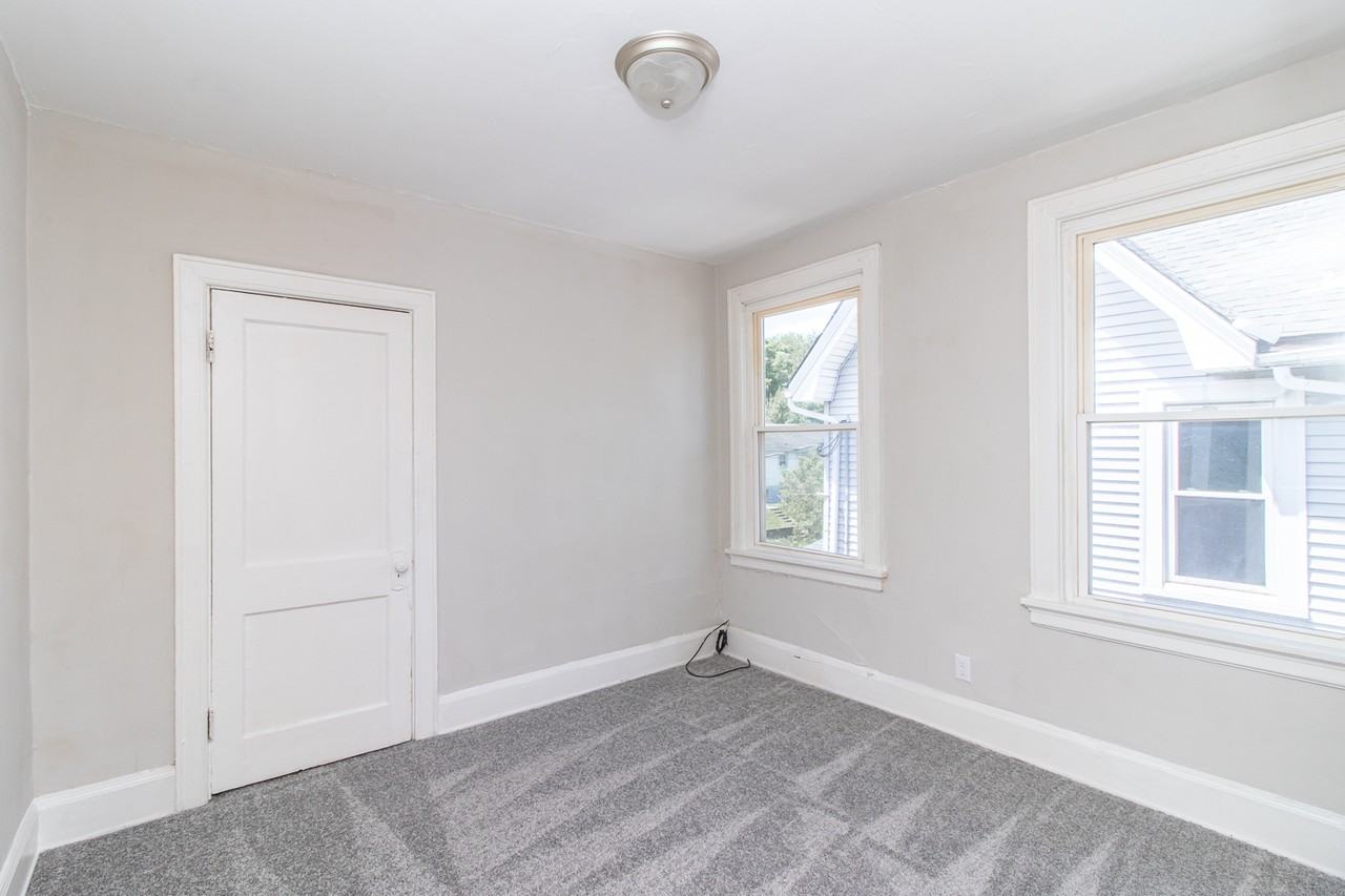 926 Mount Hope Avenue - Photo 7 of 17
