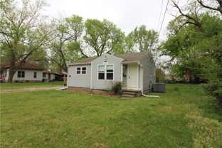 203 Se 7th St - Photo 1 of 1