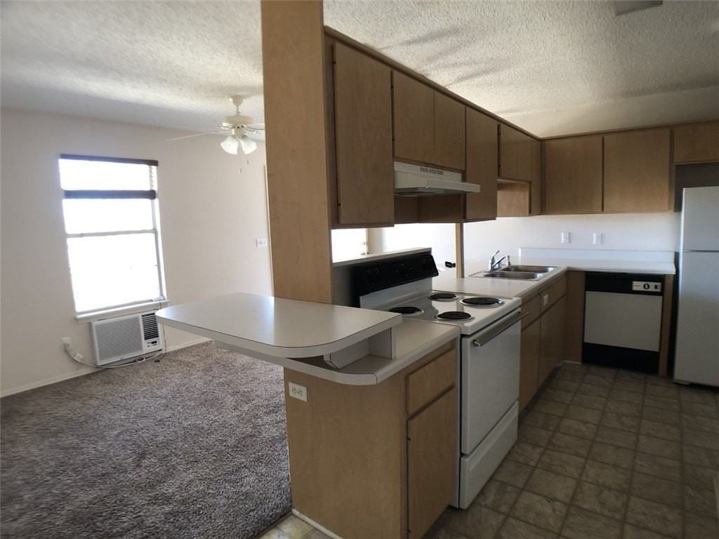 628 N Oakland Ave #6 - Photo 3 of 12