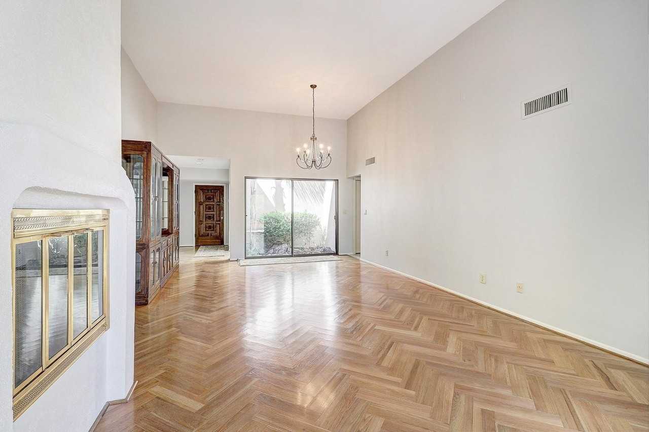 3025 E Marlette Ave - Photo 7 of 23