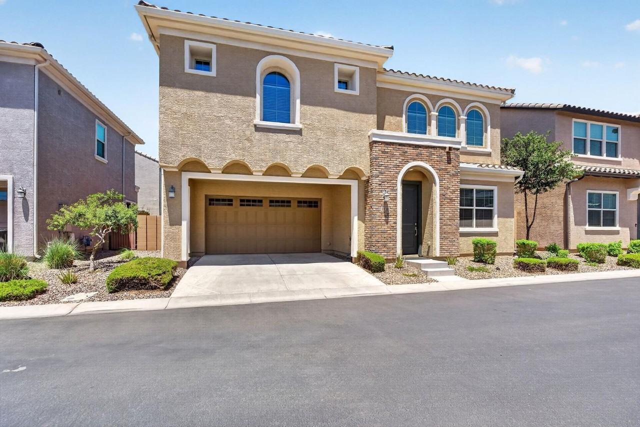 1138 E Sabino Dr - Photo 3 of 40