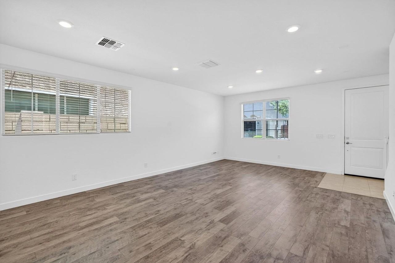 1138 E Sabino Dr - Photo 4 of 40