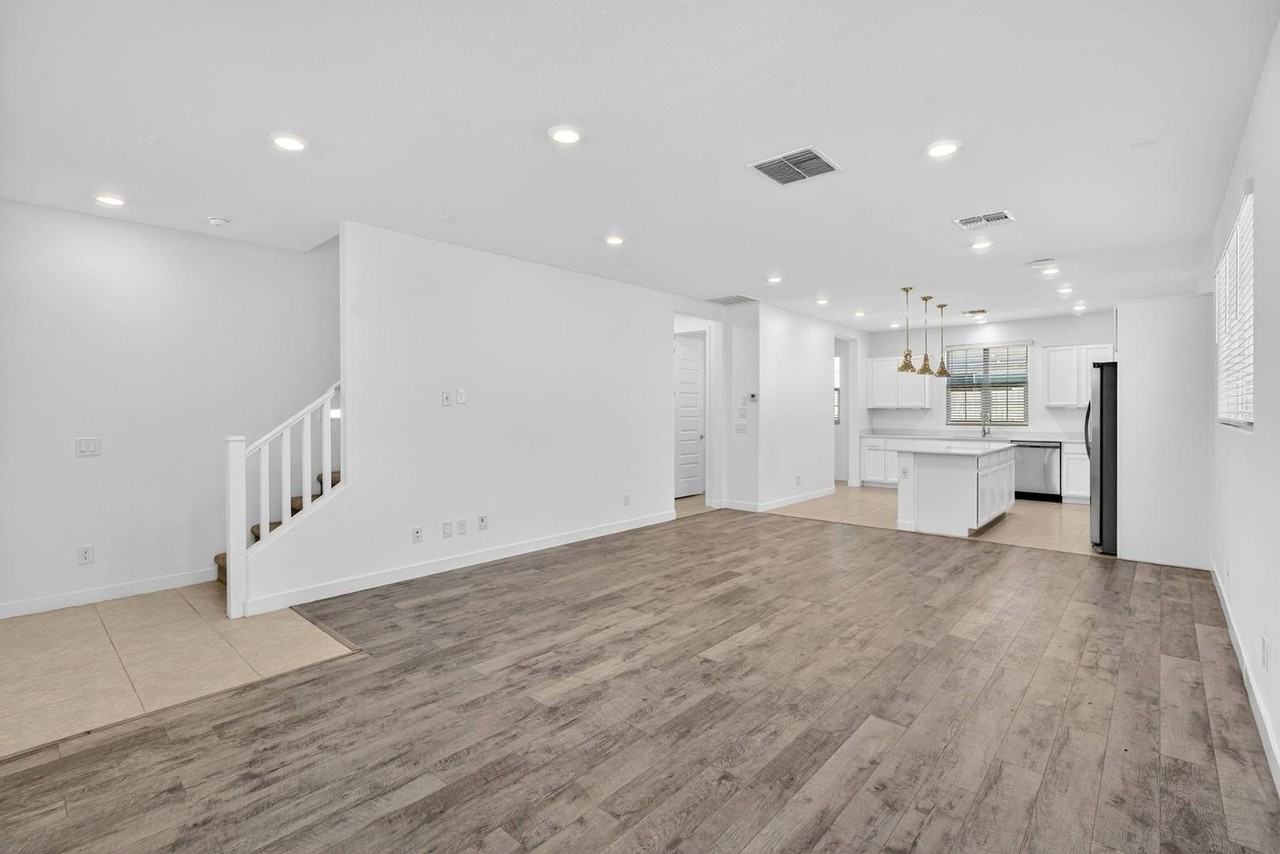 1138 E Sabino Dr - Photo 6 of 40