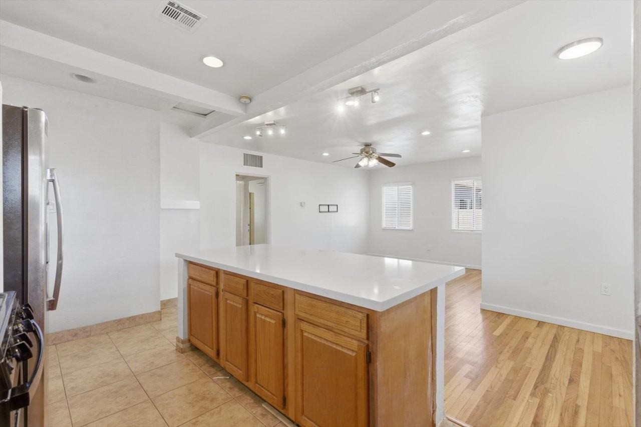 361 E Clarendon Ave - Photo 6 of 33