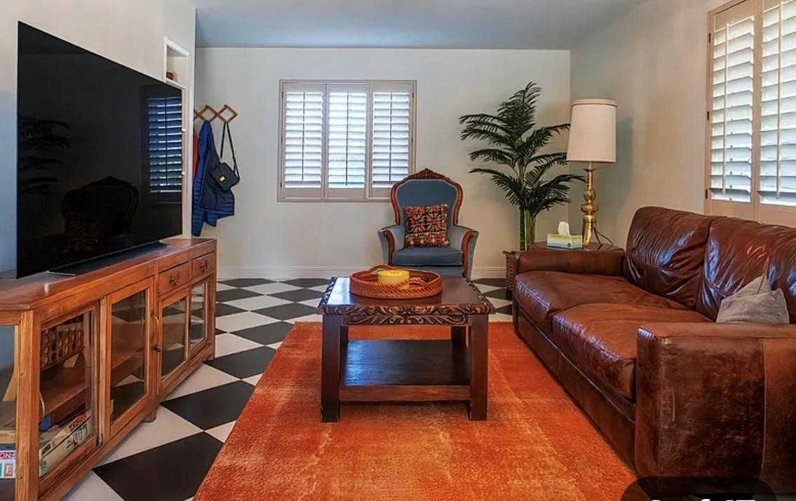 3547 E Meadowbrook Ave - Photo 6 of 9