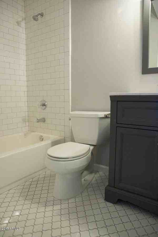 6107 N 79th St - Photo 5 of 19