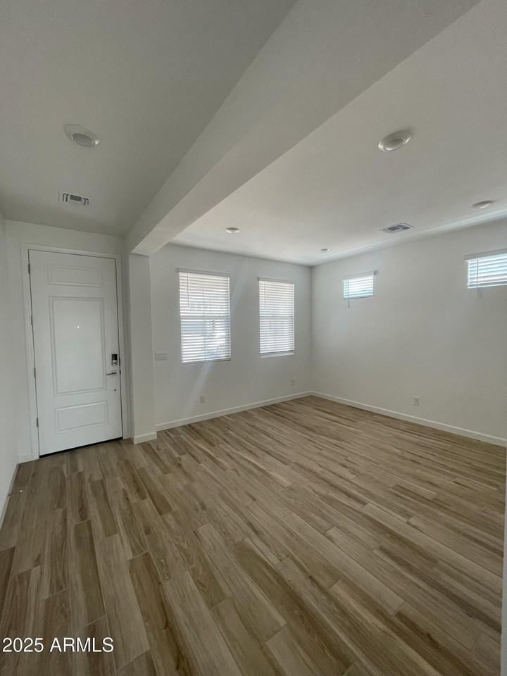 7417 W Buckhorn Trl - Photo 4 of 32