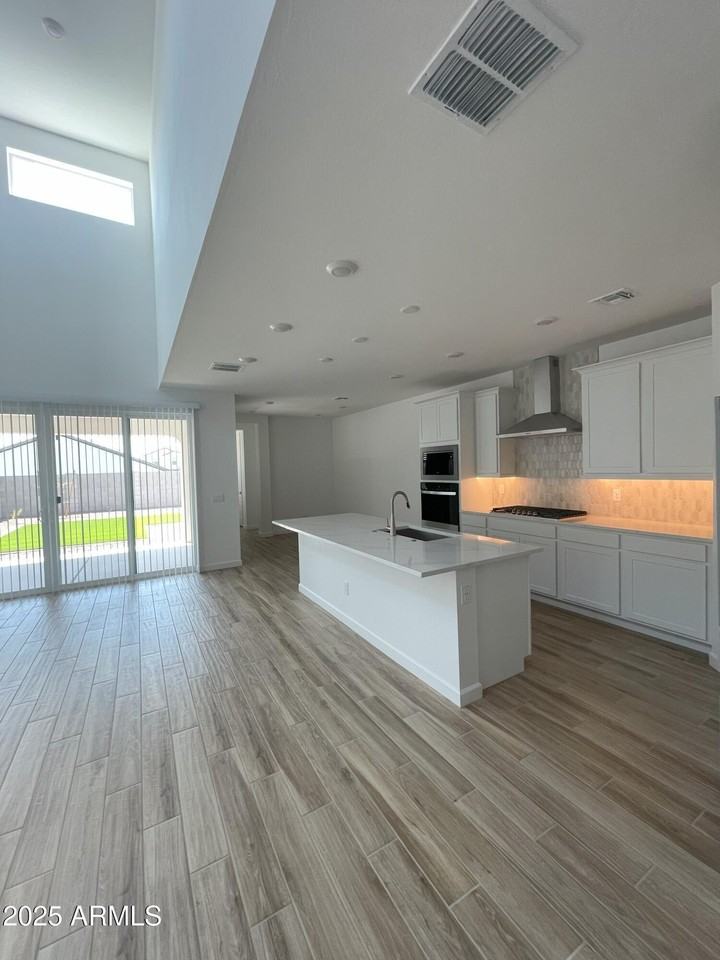 7417 W Buckhorn Trl - Photo 5 of 32