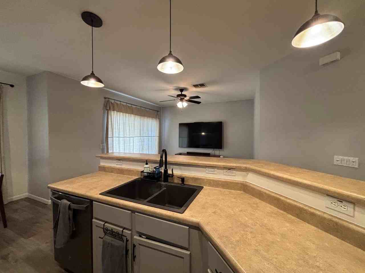 948 E Savannah Dr - Photo 7 of 50