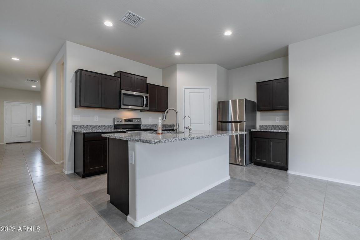 5206 E Gummite Dr - Photo 4 of 20