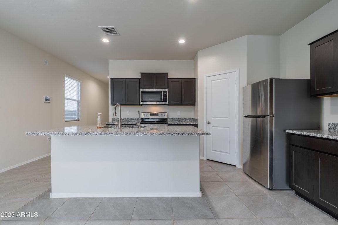 5206 E Gummite Dr - Photo 5 of 20