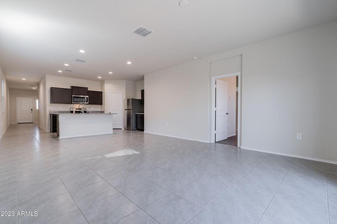 5206 E Gummite Dr - Photo 6 of 20