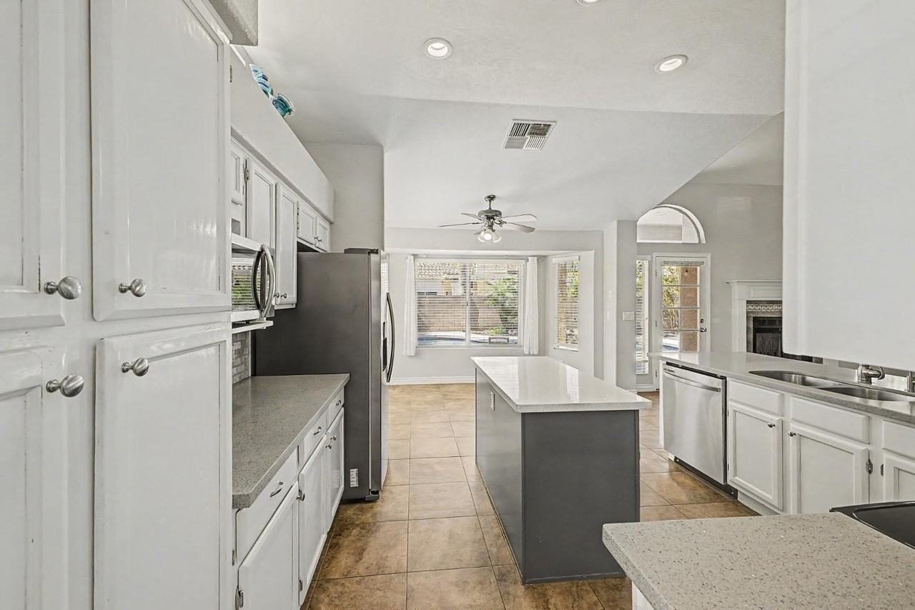 1300 N Sycamore Ct - Photo 5 of 22