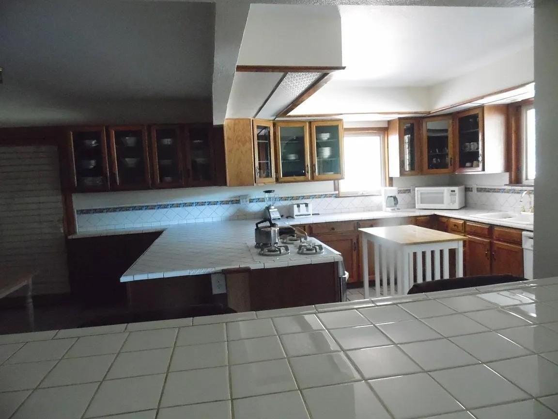 605 N Spur Dr #B - Photo 3 of 17