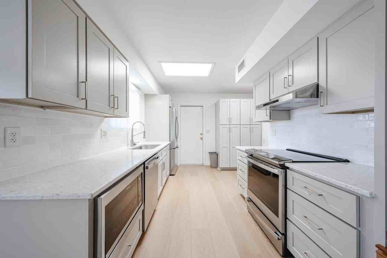 11033 W Elk Ave - Photo 4 of 29