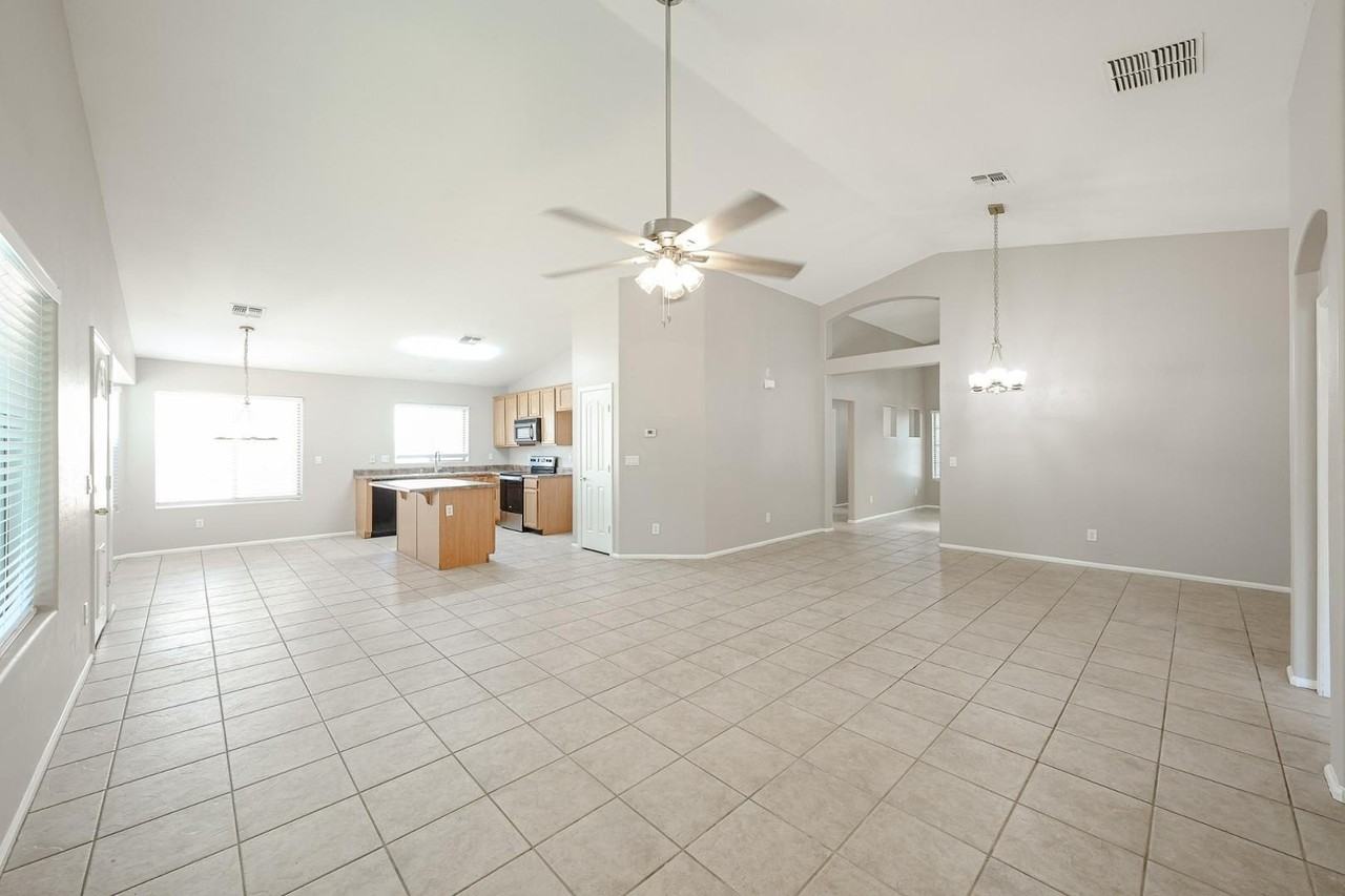 7602 W Encinas Ln - Photo 4 of 37