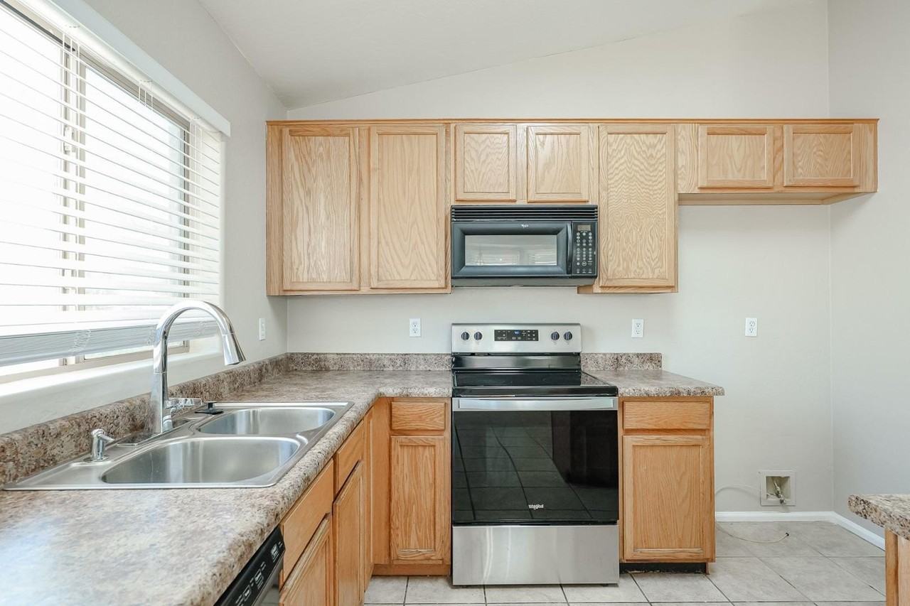 7602 W Encinas Ln - Photo 7 of 37