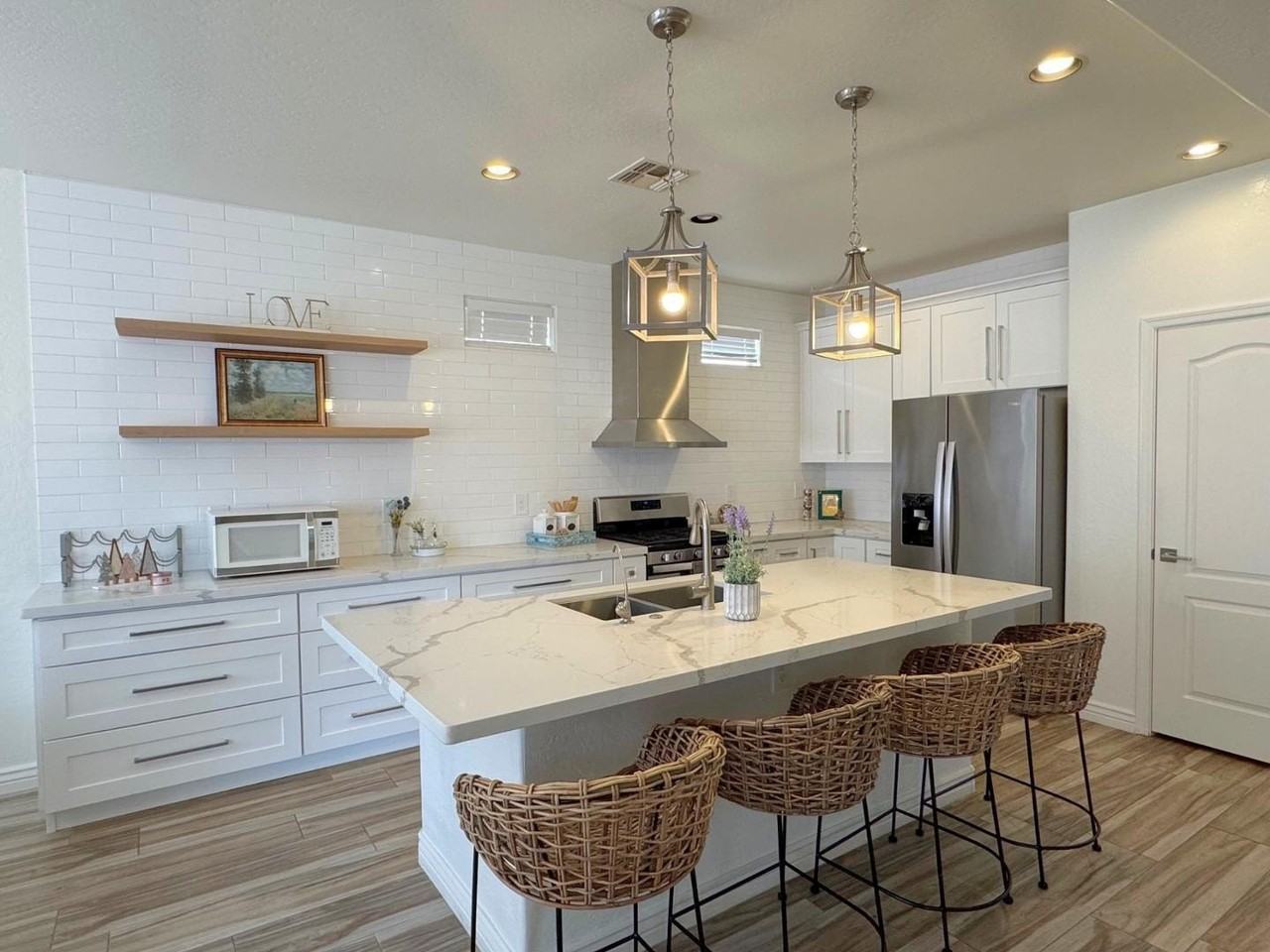 862 E Gemini Pl - Photo 6 of 21