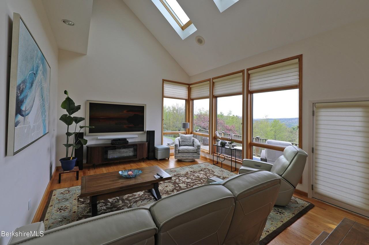 126 Temple Hill Rd - Photo 2 of 36