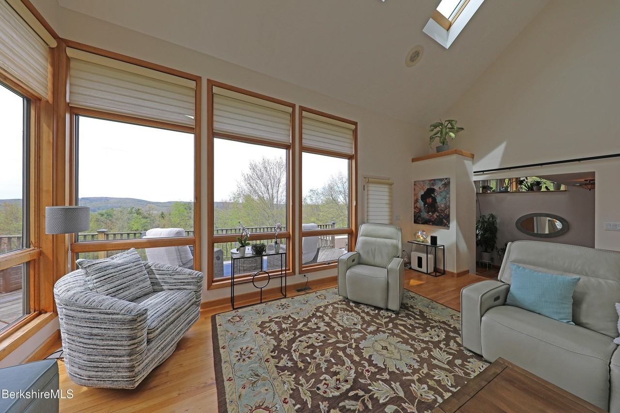 126 Temple Hill Rd - Photo 3 of 36