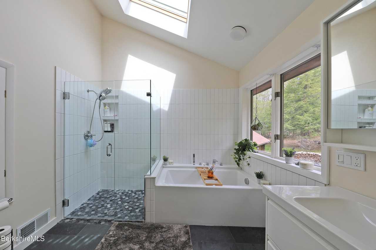126 Temple Hill Rd - Photo 7 of 36