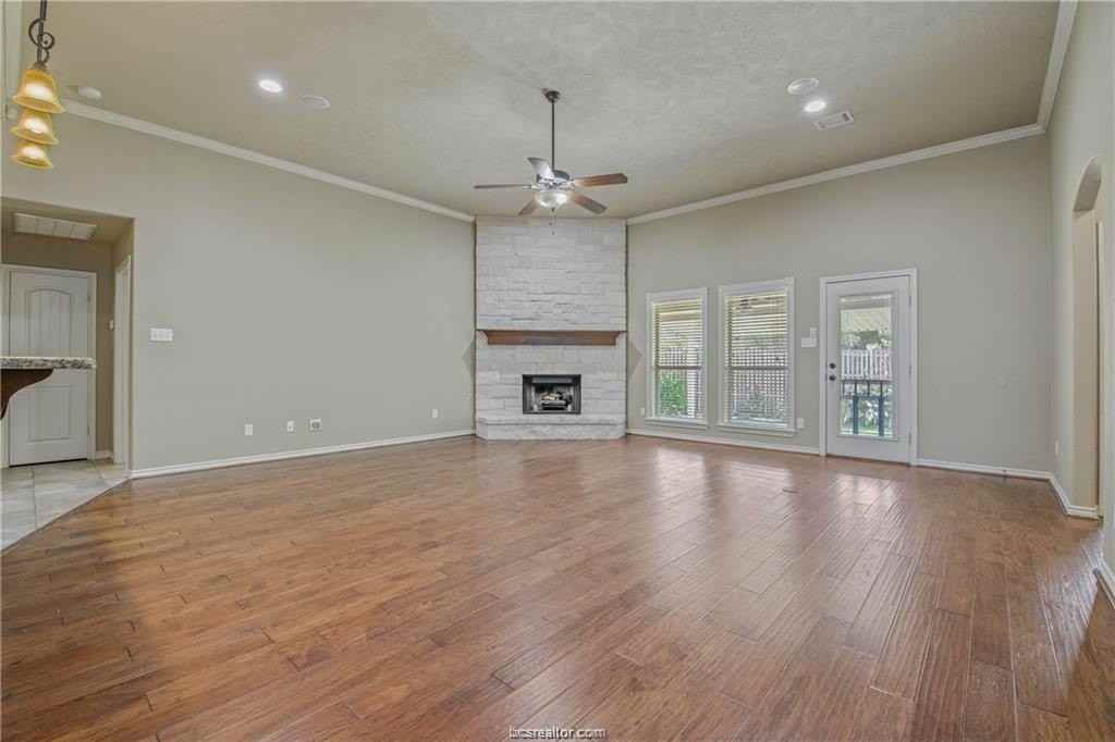 1114 Pamplin Ct - Photo 3 of 20