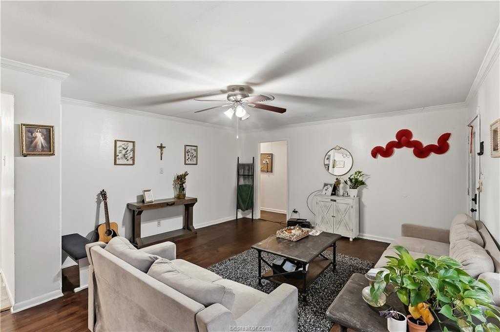 906 Gilchrist Ave - Photo 7 of 28