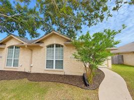 featured image of 903 Crepe Myrtle St
