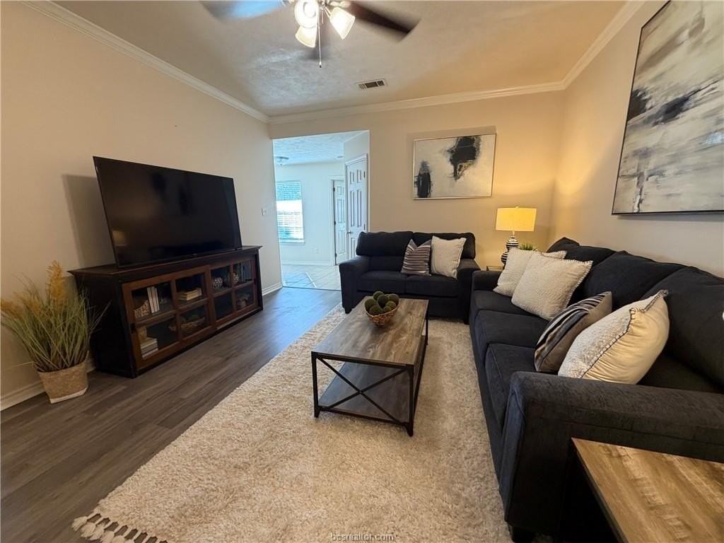 903 Crepe Myrtle St - Photo 3 of 13