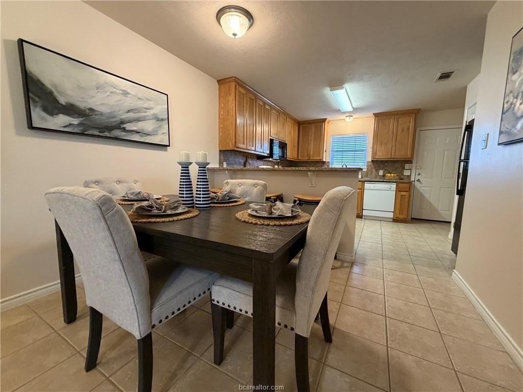903 Crepe Myrtle St - Photo 4 of 13