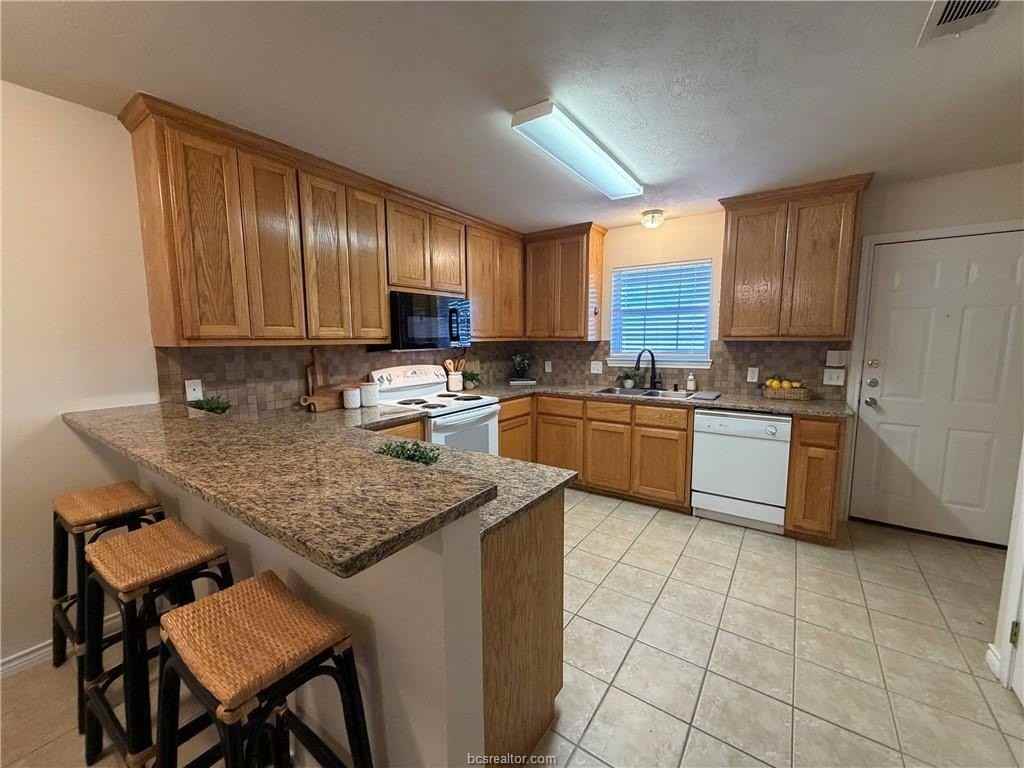 903 Crepe Myrtle St - Photo 5 of 13