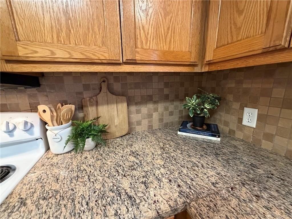 903 Crepe Myrtle St - Photo 7 of 13
