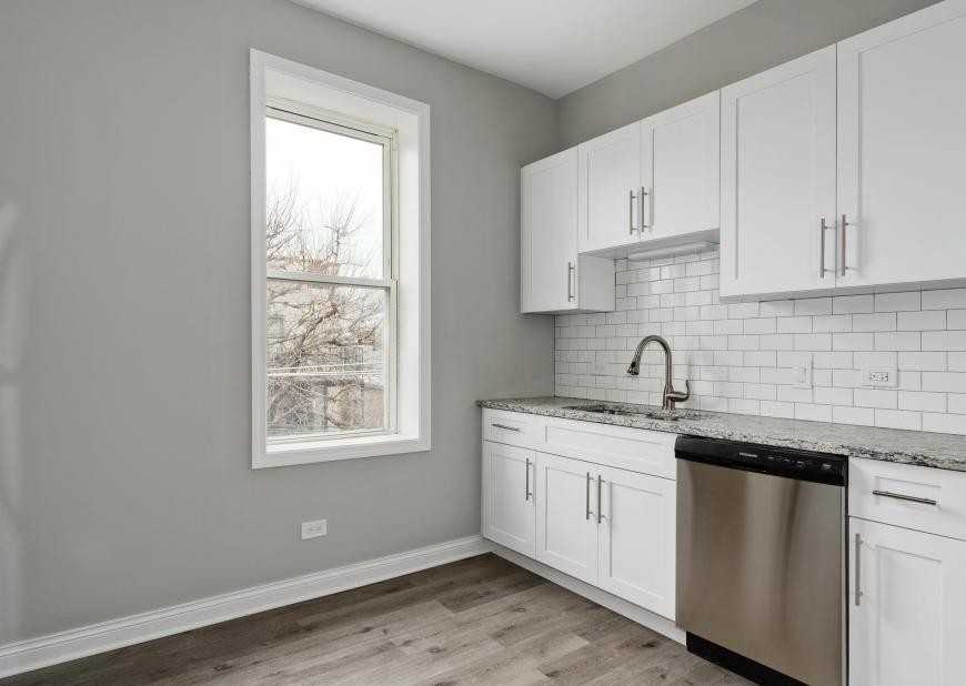 1943 W Grace St - Photo 3 of 10