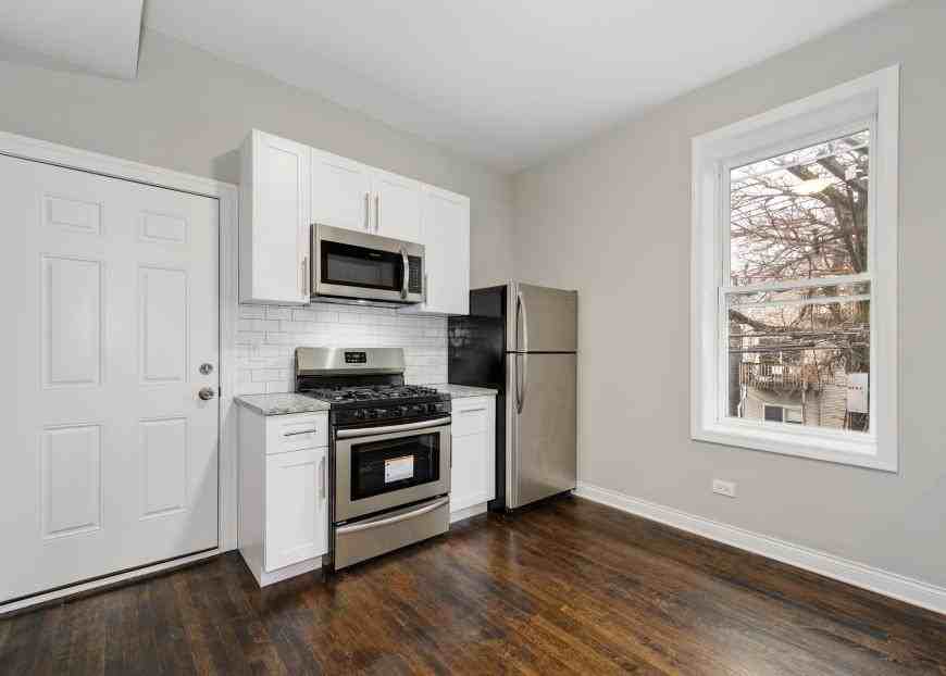 1943 W Grace St - Photo 4 of 10