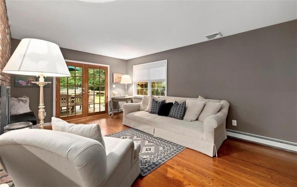 240 Plainview Rd - Photo 2 of 22