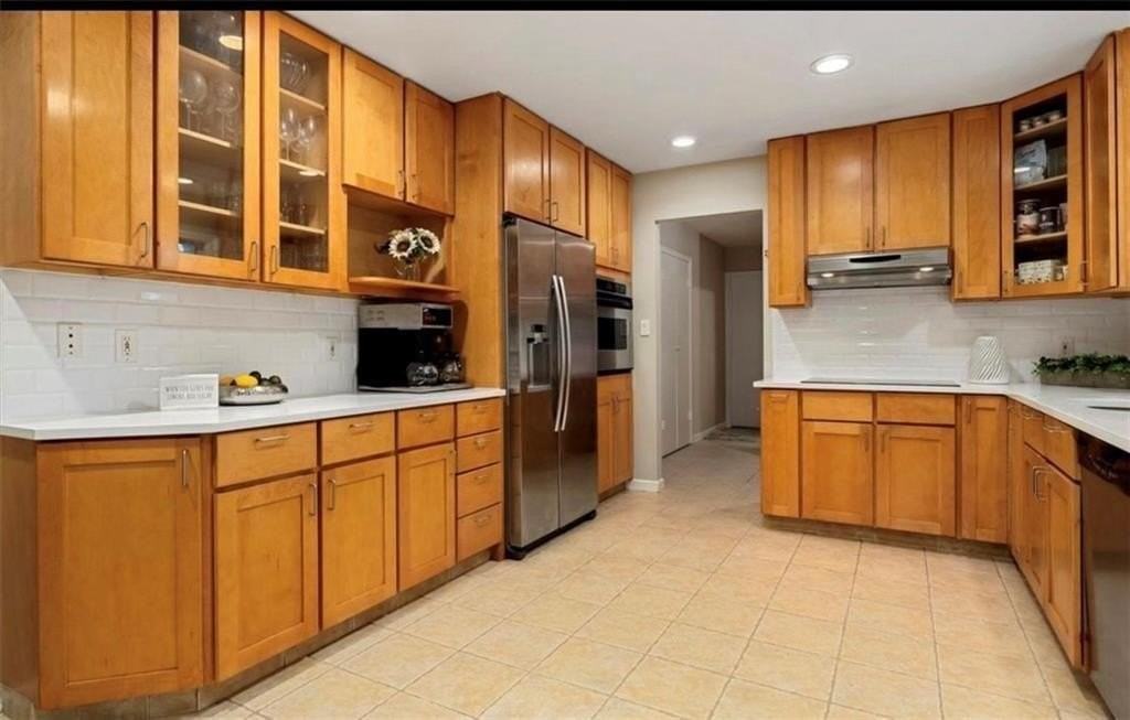 240 Plainview Rd - Photo 4 of 22