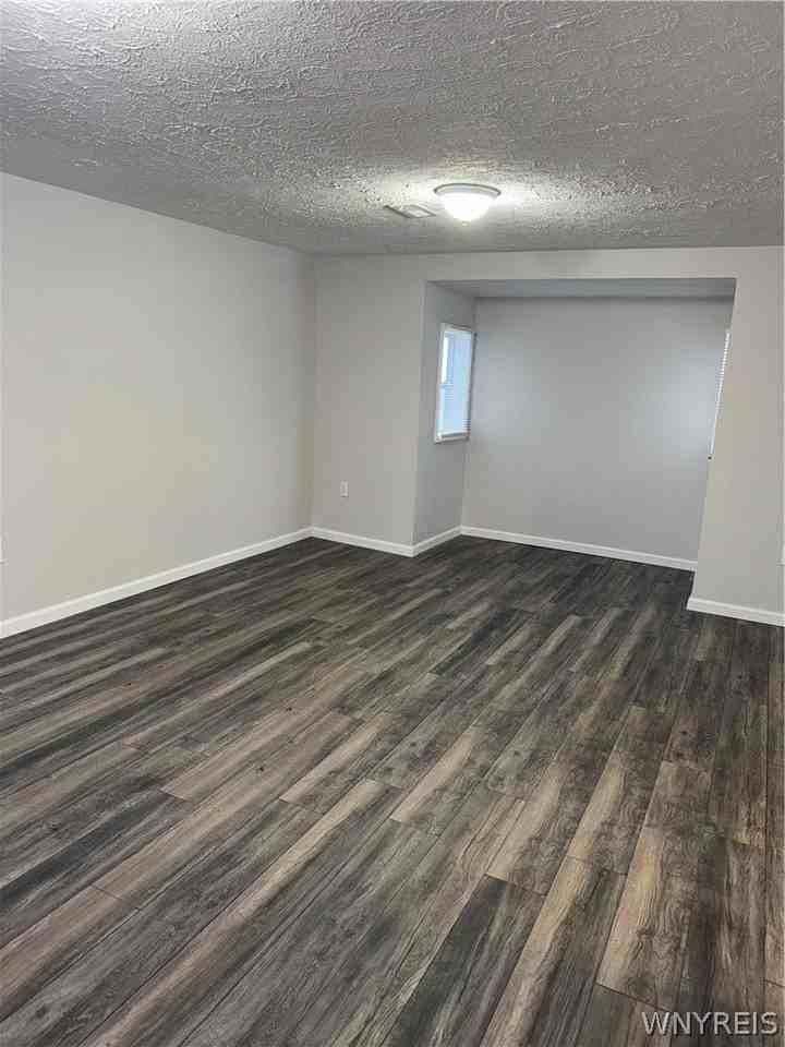 1312 Ontario Ave - Photo 4 of 16