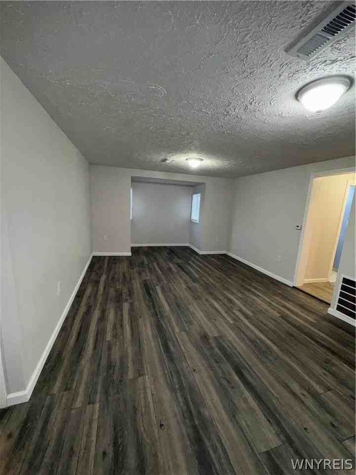 1312 Ontario Ave - Photo 5 of 16