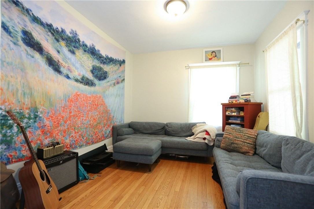 294 Laburnam Cres - Photo 3 of 17