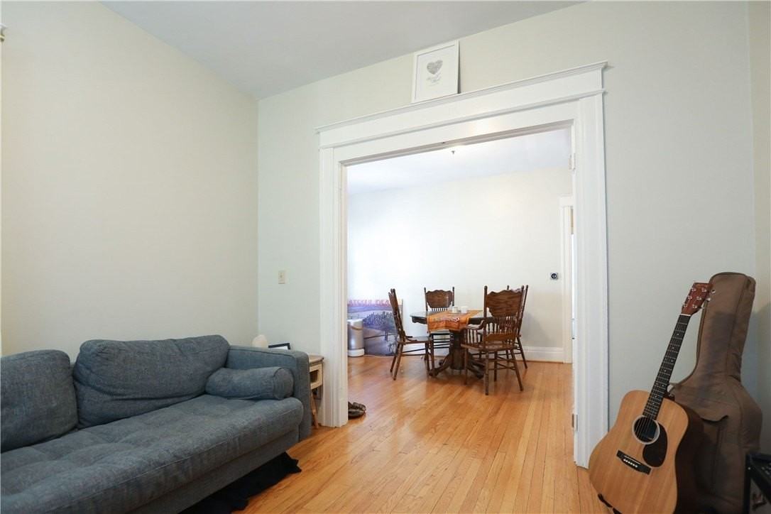 294 Laburnam Cres - Photo 4 of 17