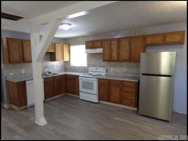 908 Greenlea Dr - Photo 4 of 16