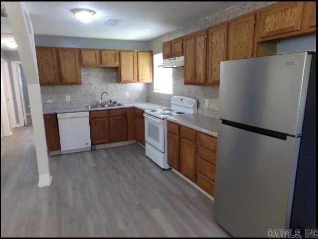 908 Greenlea Dr - Photo 5 of 16