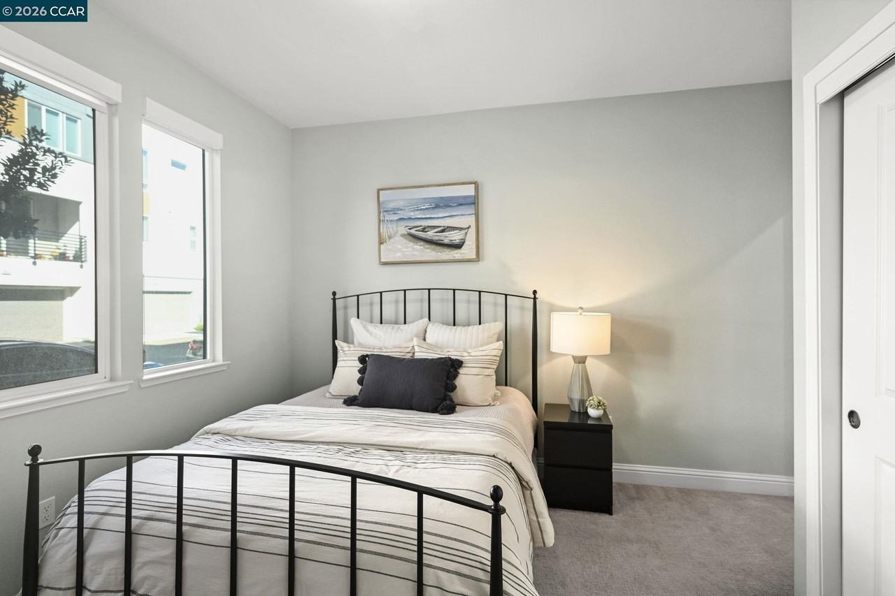 3923 Meridian St - Photo 6 of 39