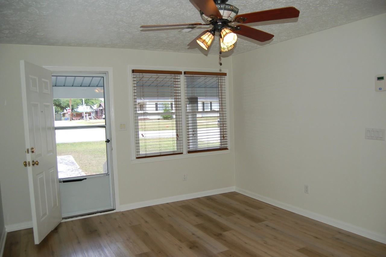 2103 Woodward Dr - Photo 4 of 14