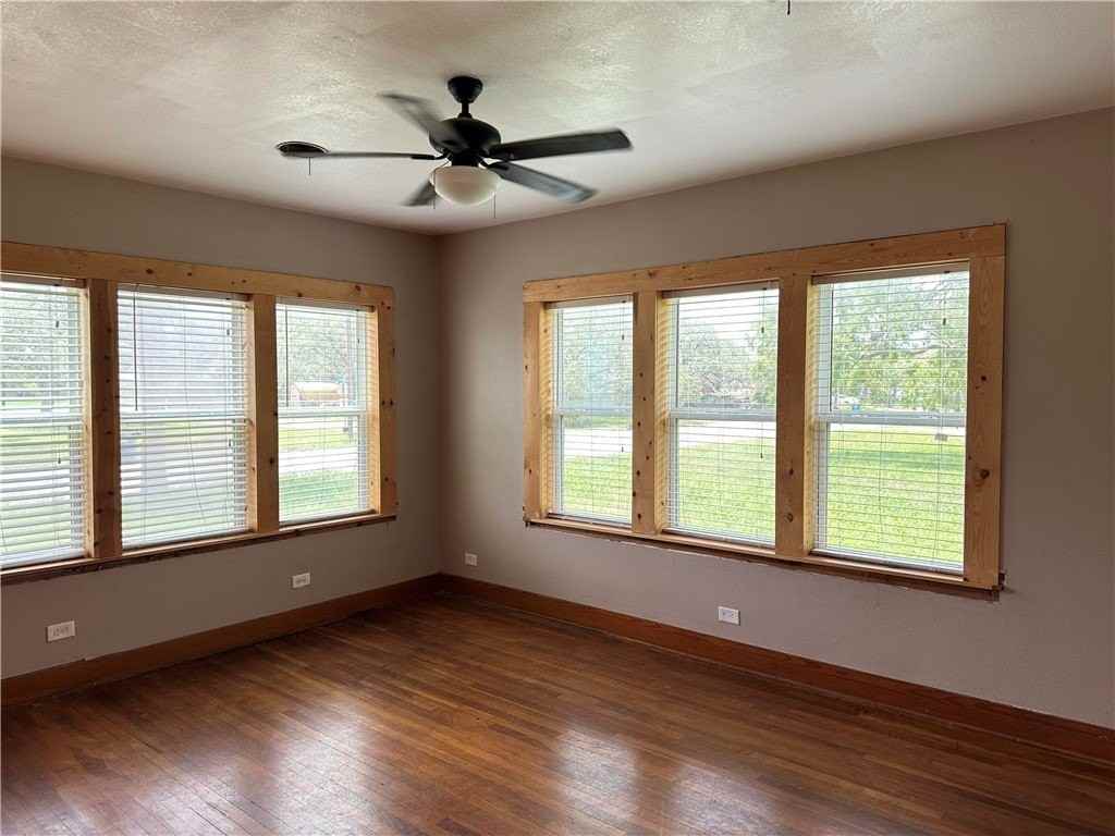 1005 E Fulton St - Photo 3 of 23