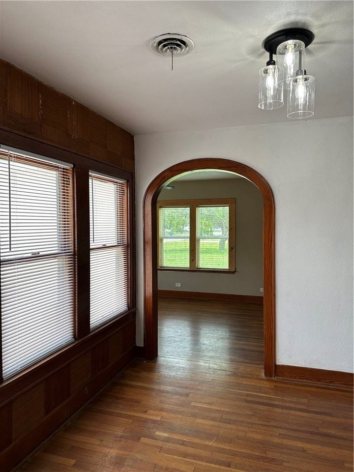 1005 E Fulton St - Photo 5 of 23